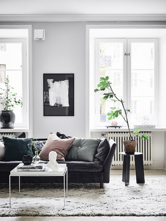 5 Black Leather Sofas: We Found What Your Living Room Was Missing!